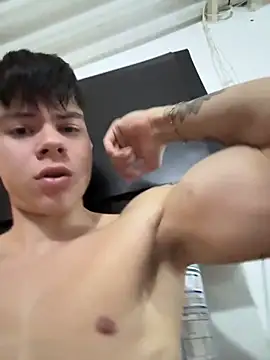 Seks show uživo modela Handsome_boys69 na kameri