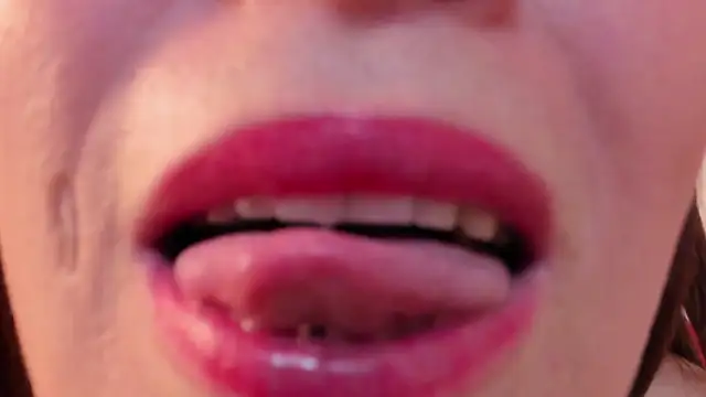 Živá chatovací místnost helen_larkin