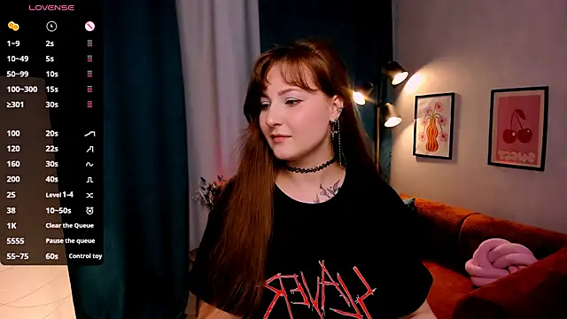 חדר צ'אט בשידור חי של velvet_cherry_