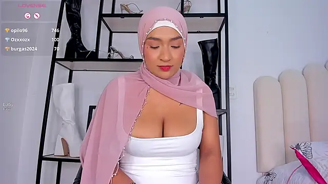 Amira-Zahra's Live Chat Room