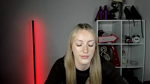 חדר צ'אט בשידור חי של EvelynBlond