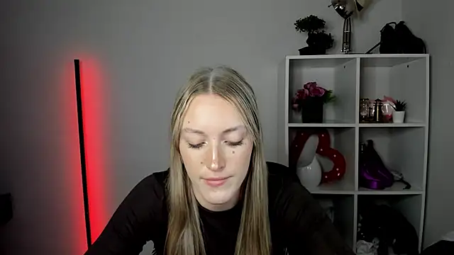 Pokój czatu na żywo – EvelynBlond