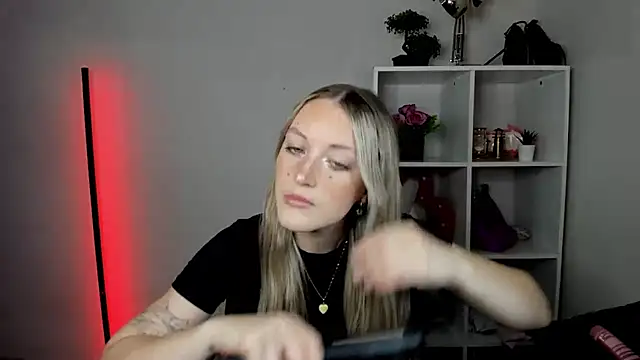 חדר צ'אט בשידור חי של EvelynBlond