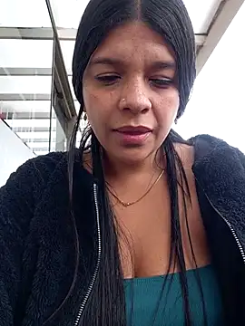 Sala de chat ao vivo de Layla-daring