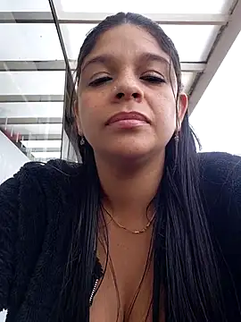 Layla-daring's Live Chat Room