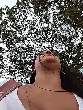 Layla-daring's Live Chat Room