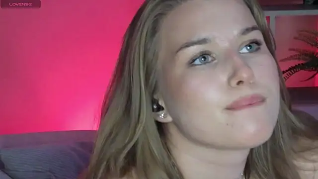 ImiMonroe Adlı Modelin Canlı Sohbet Odası