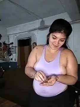 YouladyVidal Adlı Modelin Canlı Sohbet Odası