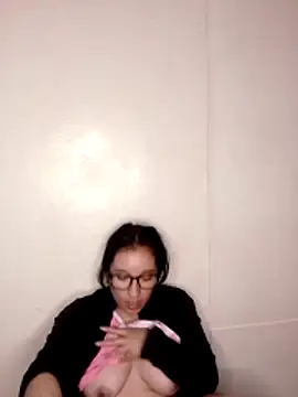 kira-stormm live-chat rom