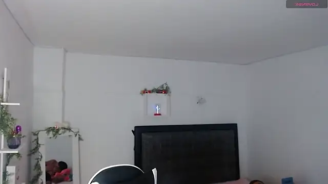Ariel_Laurentt's Live Chat Room