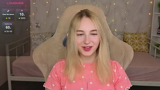Shy_Polly Adlı Modelin Canlı Sohbet Odası