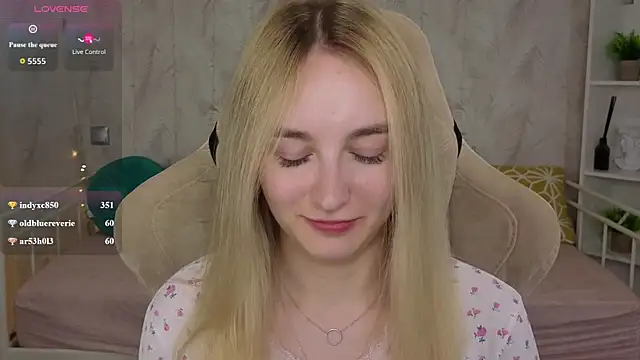 Shy_Pollyn Live chat-huone