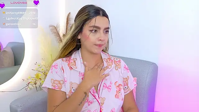 Ambar_Carter – Naživo chatovacia miestnosť