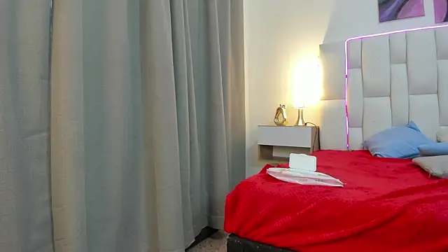 mask_red_girl Adlı Modelin Canlı Sohbet Odası