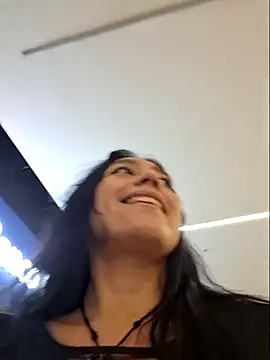 Živá chatovací místnost Eveelync25_