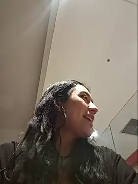 Eveelync25_ Adlı Modelin Canlı Sohbet Odası