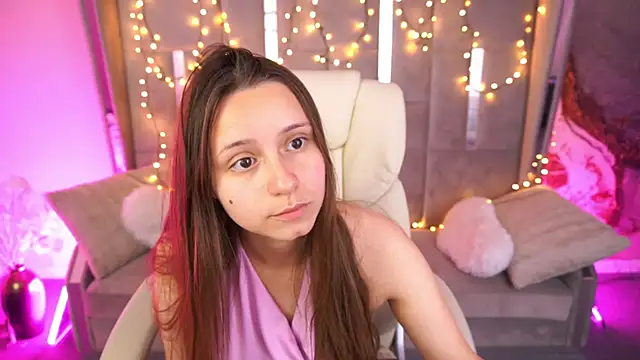 TinyNatalie's Live Chat Room