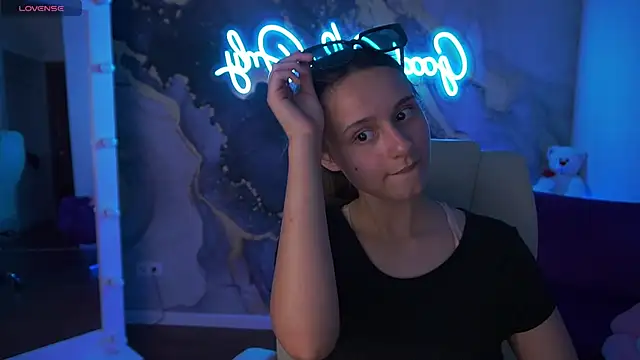 TinyNatalie's Live Chat Room