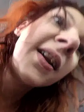 הופעת סקס קאם בשידור חי של FreyaFucksFans