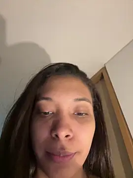 KarolRojas_22 Adlı Modelin Canlı Sohbet Odası