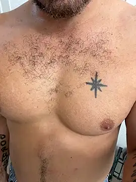Seks show uživo modela 2addictivelyhorny na kameri