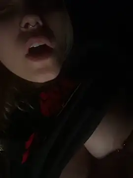 babyblue977 élő chatszobája