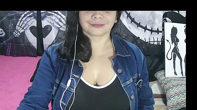 Živá chatovací místnost vivian-milf