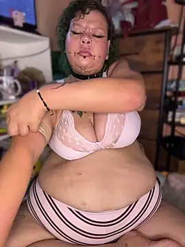 DivineBBWPoison Adlı Modelin Canlı Sohbet Odası