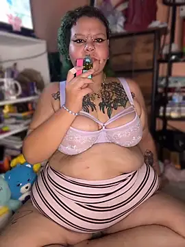 DivineBBWPoison: онлайн-чат