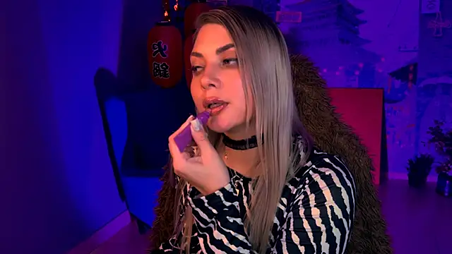 HyileyClark Adlı Modelin Canlı Sohbet Odası