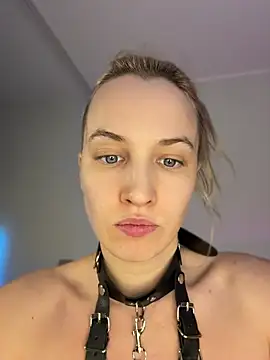 AmyAtlass live-chat rom