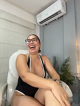 חדר צ'אט בשידור חי של AnnaJaimes