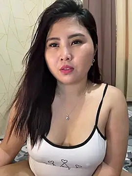 ur_asianmaddie's Live Chat Room