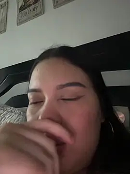 sweet_ruby_'s Live Chat Room