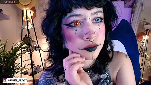 AryRousse's Live Chat Room