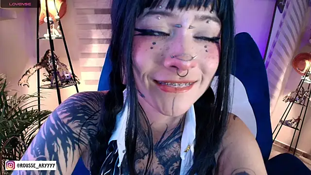 AryRousse's Live Chat Room