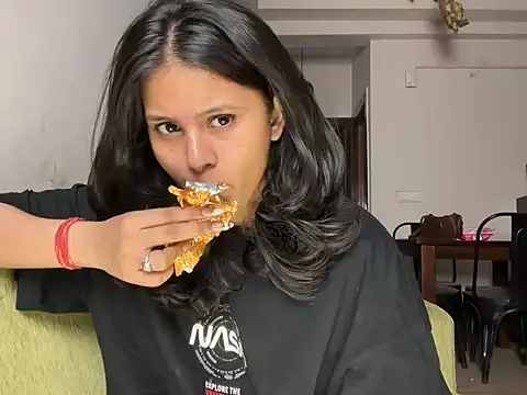Naira_fit чат на живо