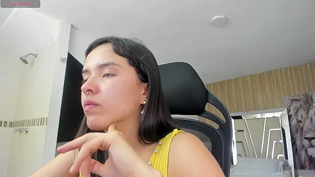 Cherrybombs_ Adlı Modelin Canlı Sohbet Odası