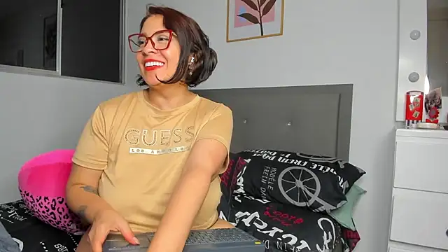 غرفة دردشة Meggan_Moree المباشرة