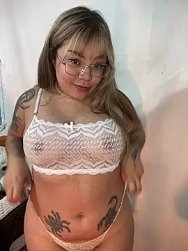 Lindalatina2001's Live Chat Room