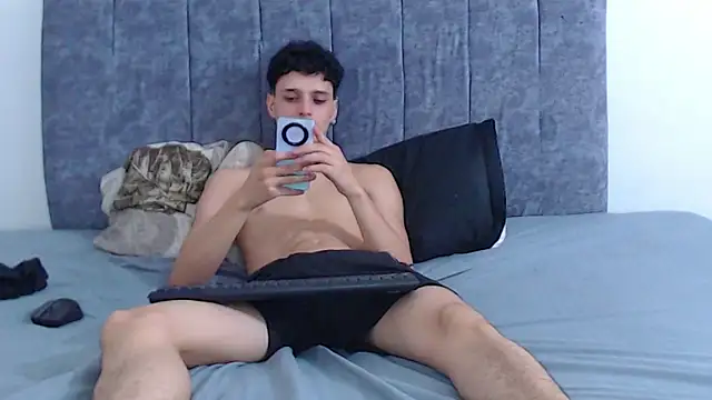 hottie_couplee's Live Chat Room