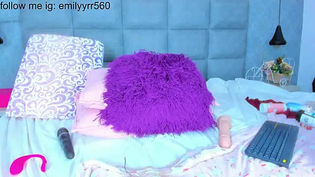 emilyy_r লাইভ চ্যাট রুম