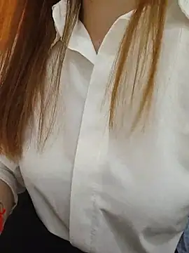 Baby-Linh Adlı Modelin Canlı Sohbet Odası