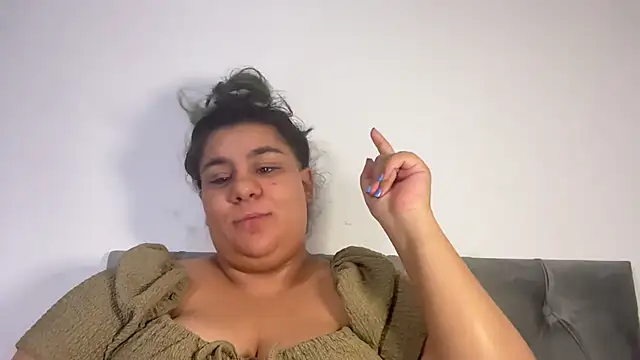 CurvySubLeah Adlı Modelin Canlı Sohbet Odası