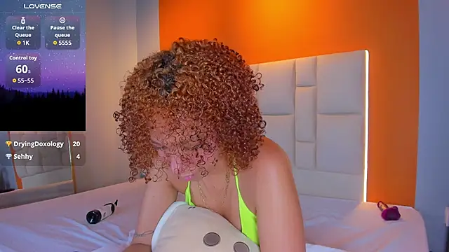 חדר צ'אט בשידור חי של EmmaLawrence_