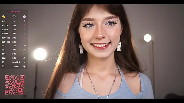Lanenger Adl ı Modelin Canlı Sohbet Odası