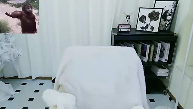 Keeaaiiii Adlı Modelin Canlı Sohbet Odası
