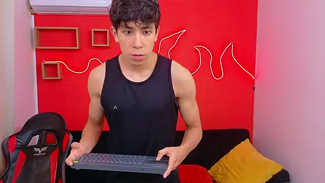 Neo_Twink Show in webcam