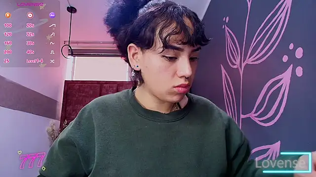 Kiara_Fox__'s Live Chat Room