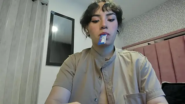 Kiara_Fox__ Adlı Modelin Canlı Sohbet Odası